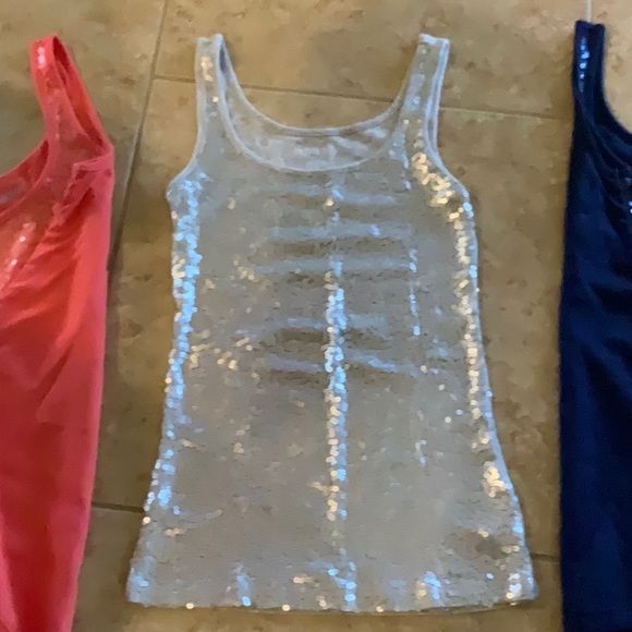 Tank tops - Picture 4 of 6